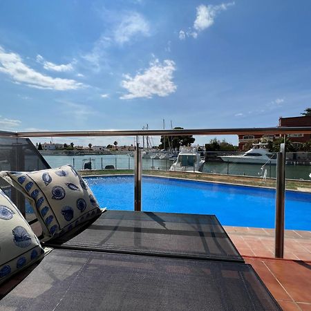 Blau Apartamento Frente A Los Canales Y Las Puestas De Sol De Roses Bagian luar foto