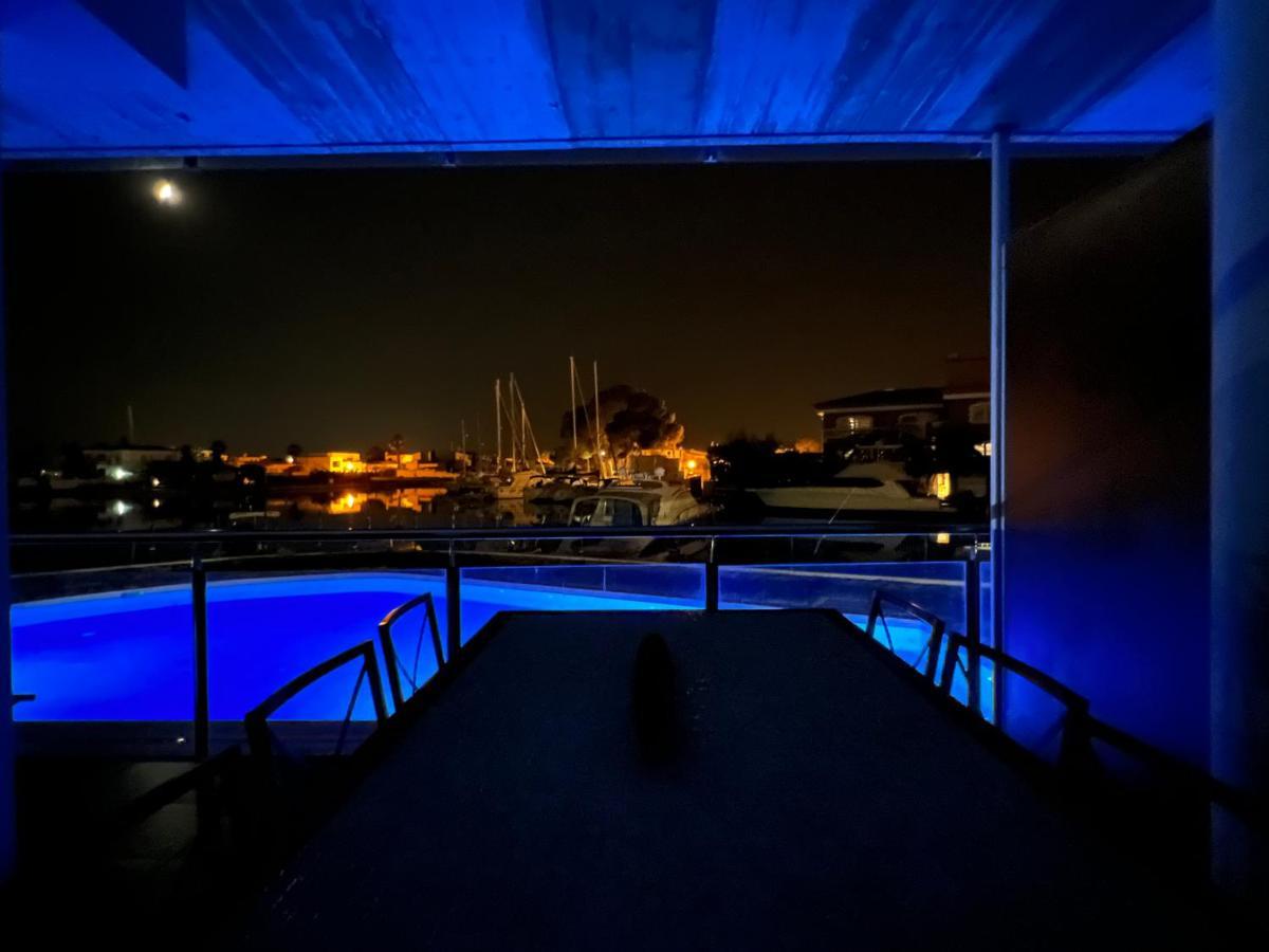 Blau Apartamento Frente A Los Canales Y Las Puestas De Sol De Roses Bagian luar foto