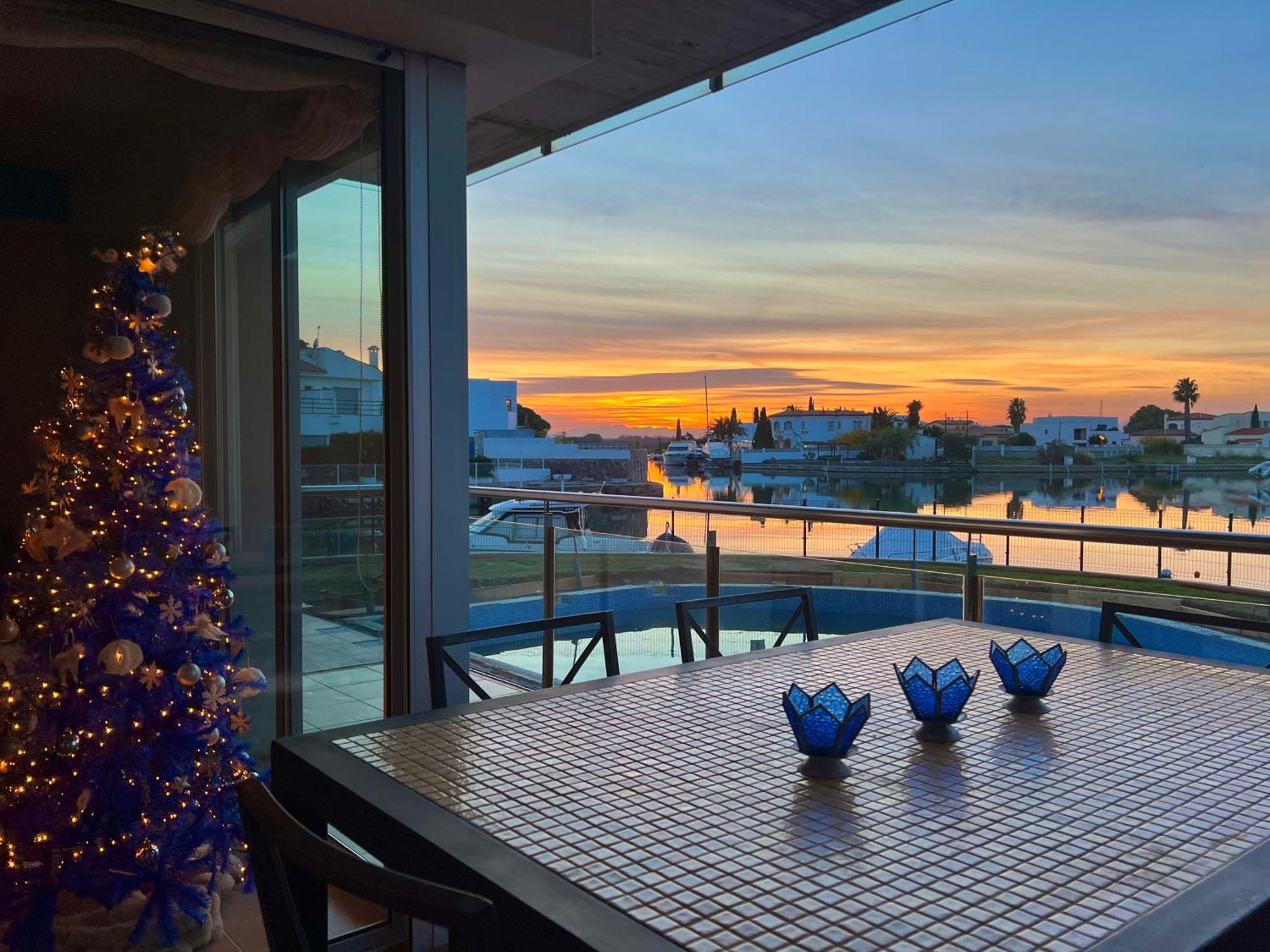 Blau Apartamento Frente A Los Canales Y Las Puestas De Sol De Roses Bagian luar foto