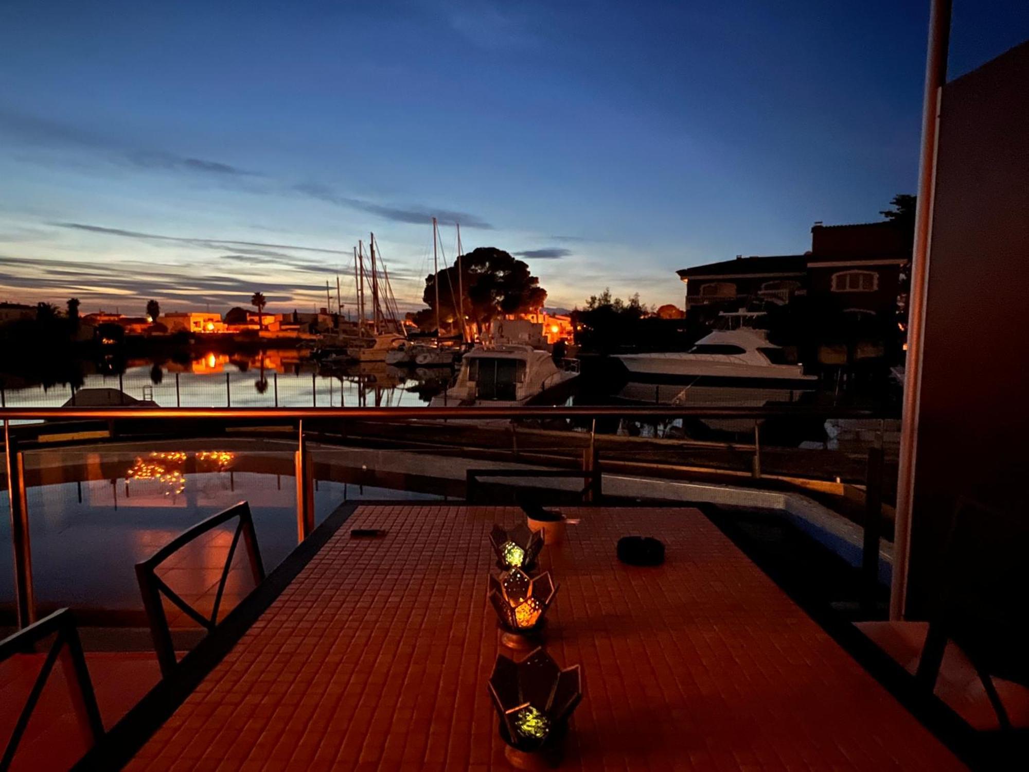 Blau Apartamento Frente A Los Canales Y Las Puestas De Sol De Roses Bagian luar foto