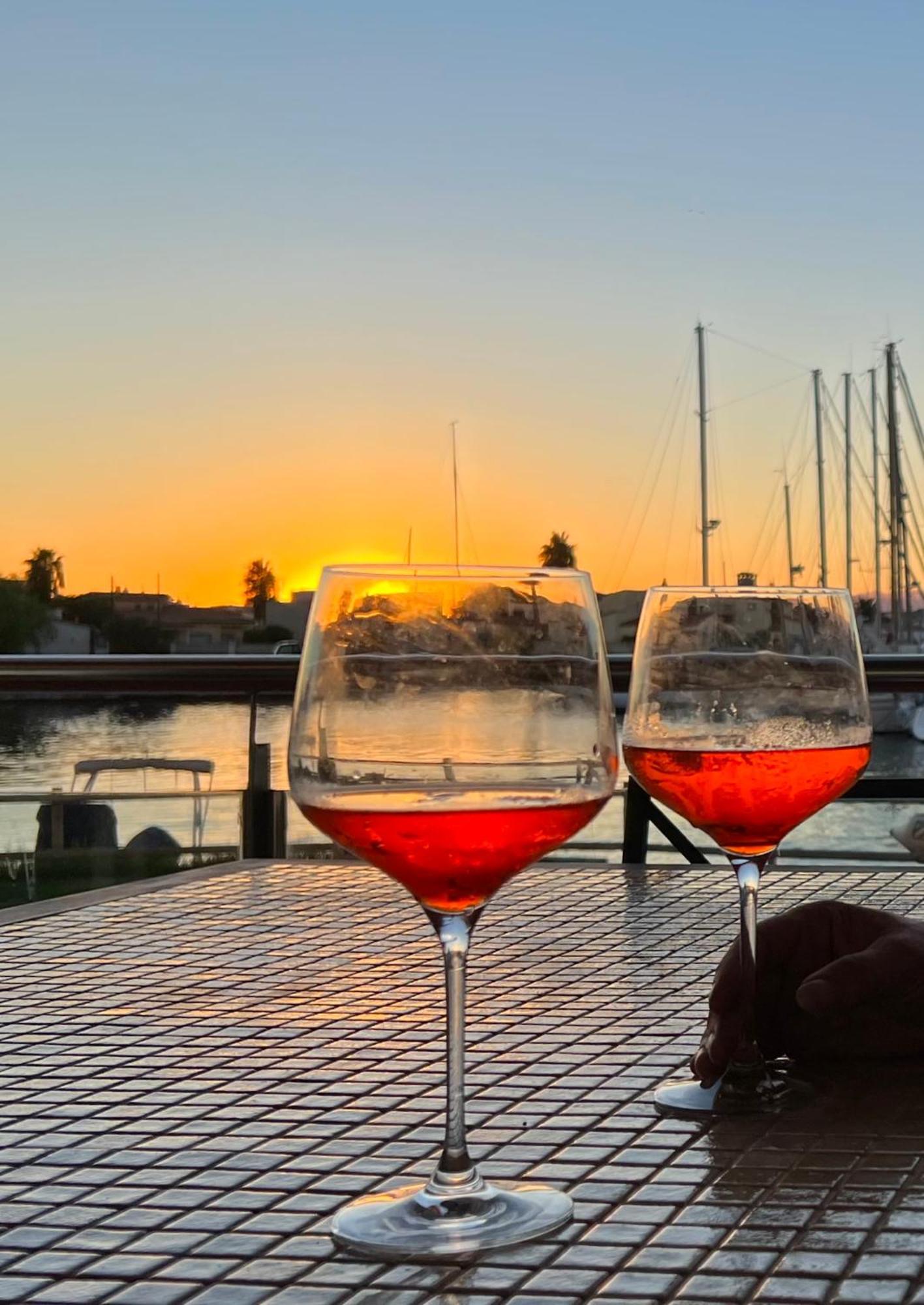 Blau Apartamento Frente A Los Canales Y Las Puestas De Sol De Roses Bagian luar foto
